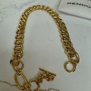 Rendor gold link necklace.